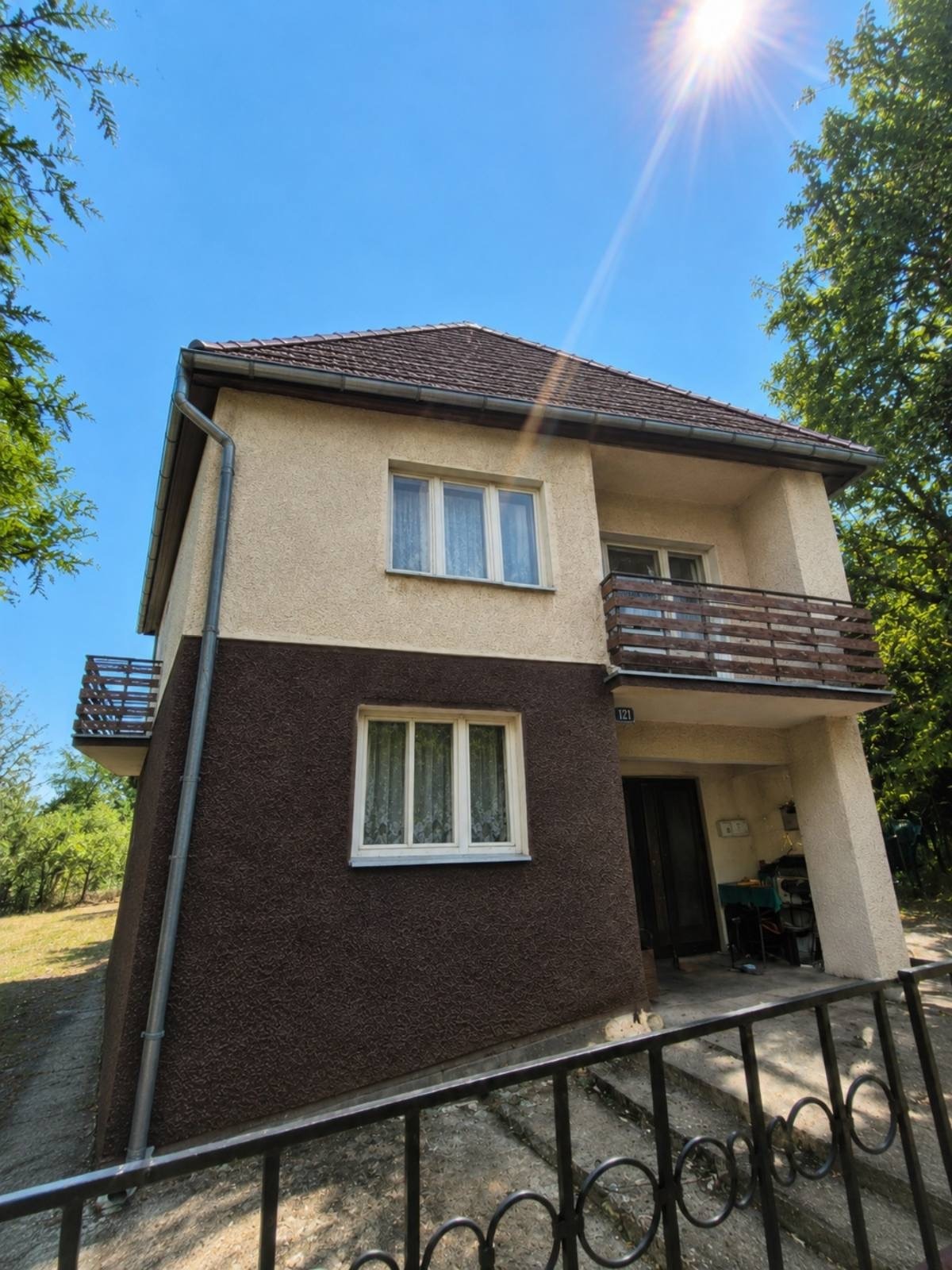 Продава КЪЩА, с. Лакатник, област София област