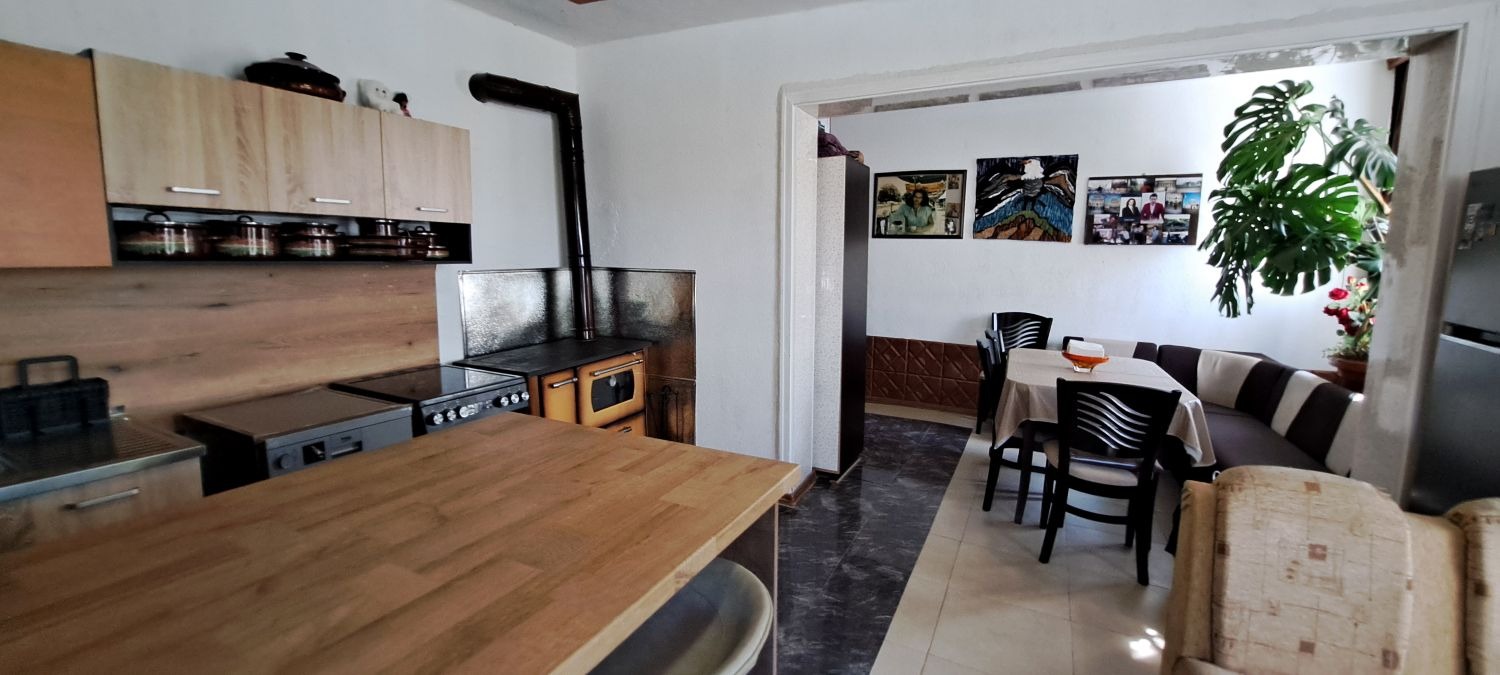 Продава ЕТАЖ ОТ КЪЩА, гр. Перник, Църква, снимка 5 - Етаж от къща - 56036959