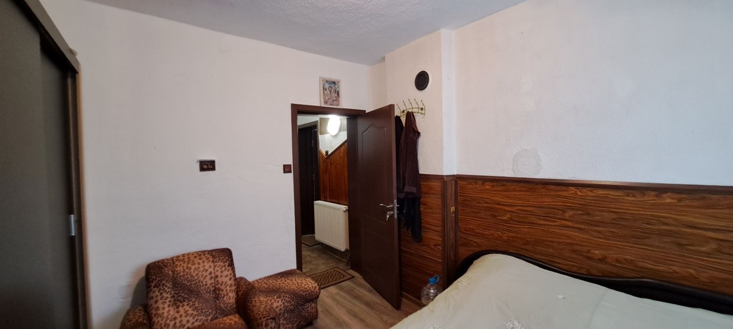 Продава ЕТАЖ ОТ КЪЩА, гр. Перник, Църква, снимка 9 - Етаж от къща - 56036959