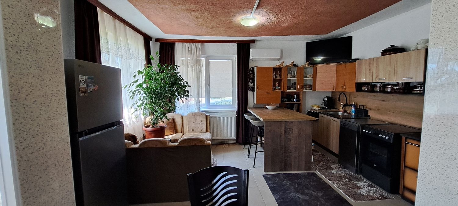 Продава ЕТАЖ ОТ КЪЩА, гр. Перник, Църква
