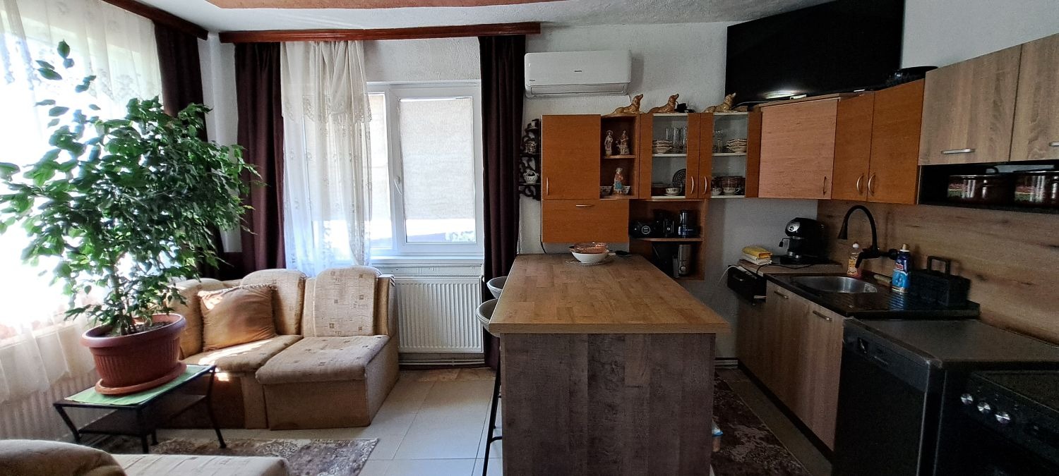 Продава ЕТАЖ ОТ КЪЩА, гр. Перник, Църква, снимка 4 - Етаж от къща - 56036959