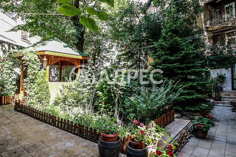 Продава МНОГОСТАЕН, гр. София, Център, снимка 16 - Апартаменти - 52985248