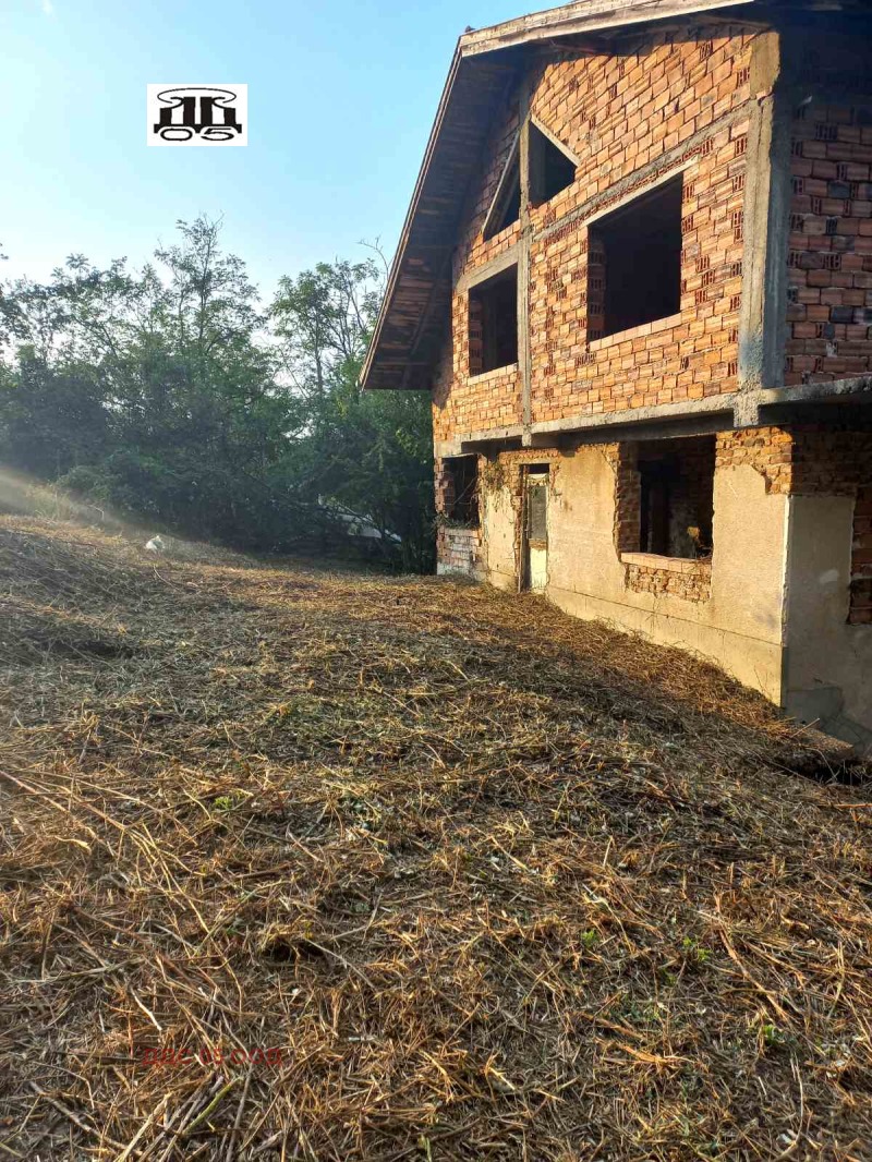 Продава КЪЩА в област Монтана, гр. Вършец - 134 кв.м / 71 600 € » 140 037.43 лв., ДДС 05 ООД