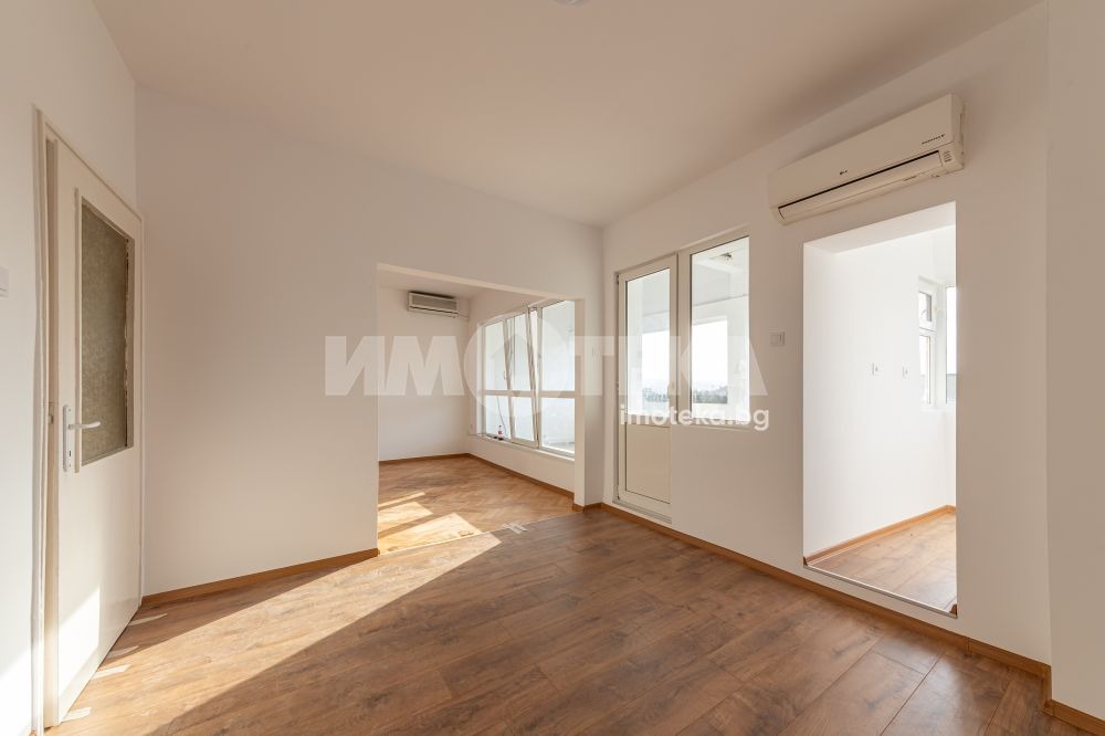 Продава МНОГОСТАЕН, гр. Варна, Център