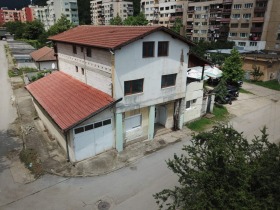 Étage de la maison Berkovitsa, région Montana 1