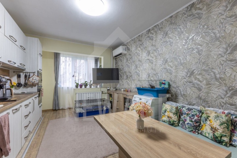 Продава 4-СТАЕН, гр. Варна, Младост 1