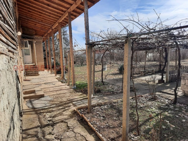 Продава КЪЩА, с. Златна нива, област Шумен, снимка 6 - Къщи - 52778916