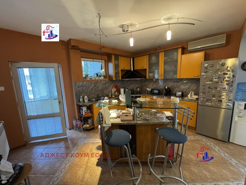 Продава КЪЩА, гр. Шумен, Център, снимка 2 - Къщи - 53008098