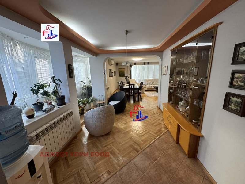 Продава КЪЩА, гр. Шумен, Център, снимка 3 - Къщи - 53008098