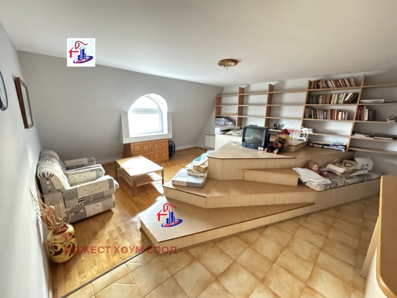 Продава КЪЩА, гр. Шумен, Център, снимка 11 - Къщи - 53008098