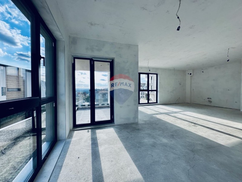 Продава 4-СТАЕН в град Варна, Бриз - 179 кв.м / 432 000 € » 844 918.56 лв., РЕМАКС ХОУМ
