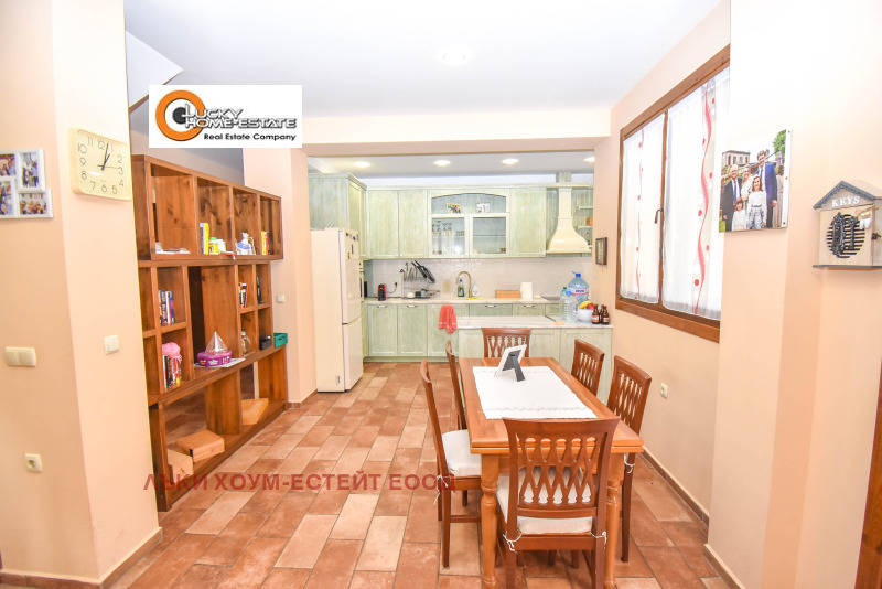 En venta  Casa región Pazardzhik , Velingrad , 260 metros cuadrados | 38066027 - imagen [10]