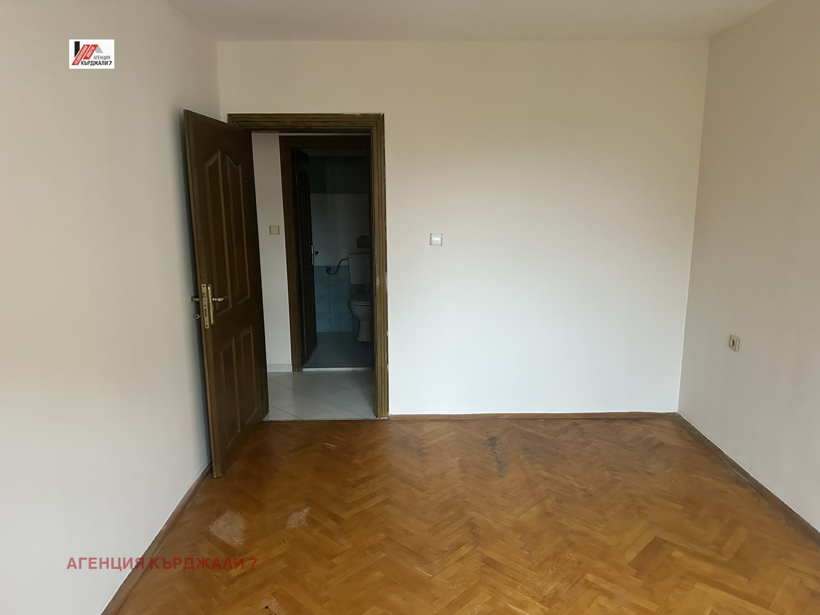Продава МНОГОСТАЕН, гр. Кърджали, Център, снимка 8 - Апартаменти - 54559837