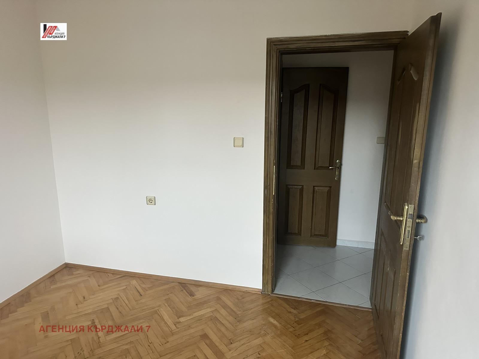 Продава МНОГОСТАЕН, гр. Кърджали, Център, снимка 13 - Апартаменти - 54559837