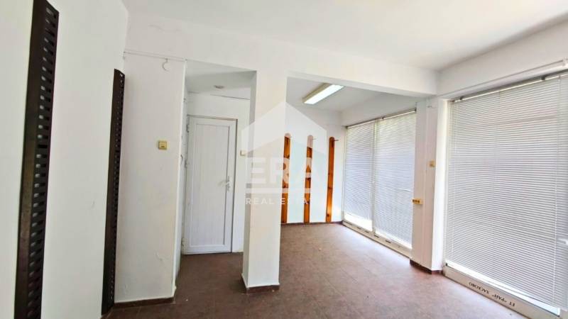 Продава  4-стаен град Търговище , Център , 96 кв.м | 61573406 - изображение [2]