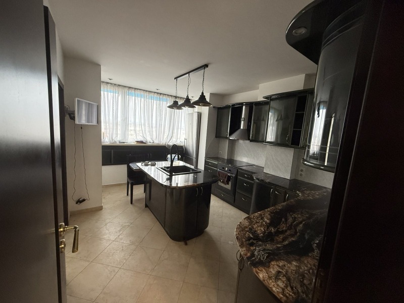 Продава МНОГОСТАЕН, гр. София, Банишора