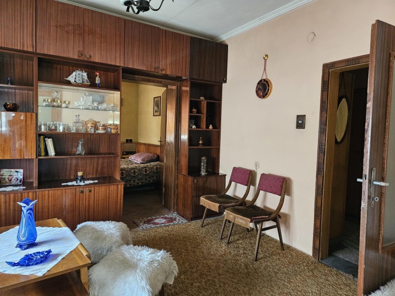 Продава 4-СТАЕН в област Велико Търново, гр. Лясковец - 92 кв.м / 90 000 € » 176 024.70 лв., ГЕОРГИЕВ-2000