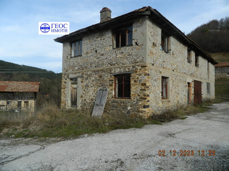 Продава ПРОМ. ПОМЕЩЕНИЕ в област Смолян, с. Речани - 316 кв.м / 17 895.22 € » 35 000 лв., ГЕОС ИМОТИ ЕООД