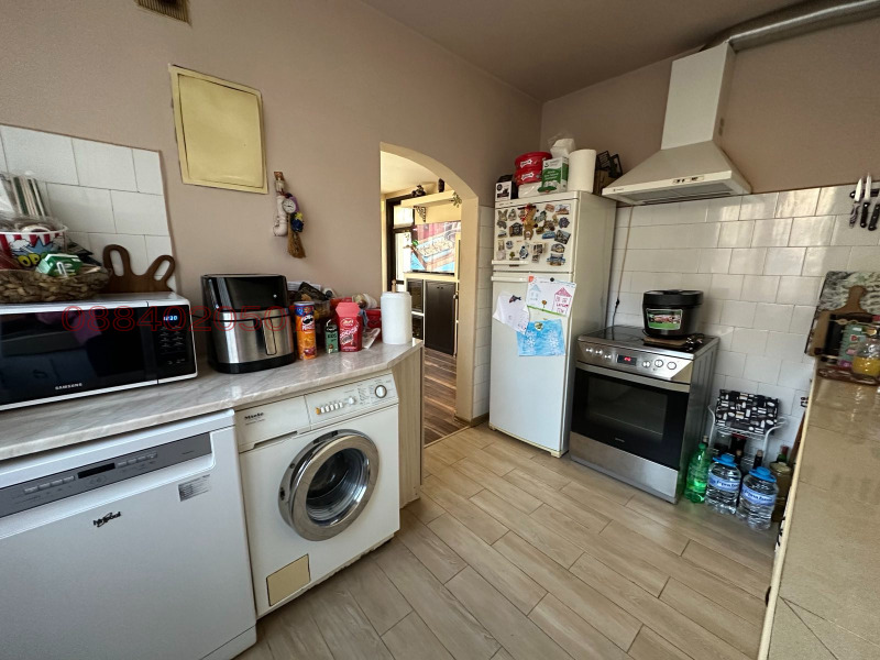 Продава ЕТАЖ ОТ КЪЩА, гр. Велико Търново, Варуша, снимка 2 - Етаж от къща - 52780022