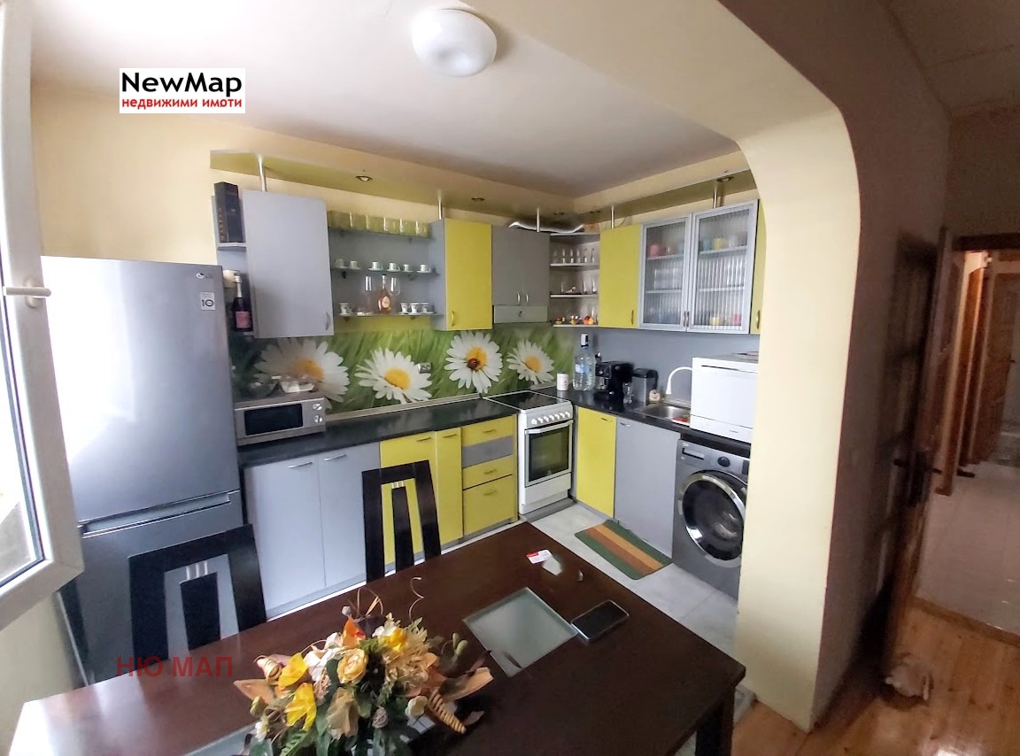 Продава ЕТАЖ ОТ КЪЩА, гр. Плевен, Идеален център, снимка 2 - Етаж от къща - 55299720