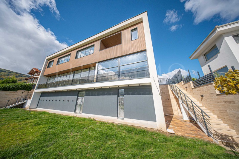 Продава КЪЩА, гр. София, с. Бистрица