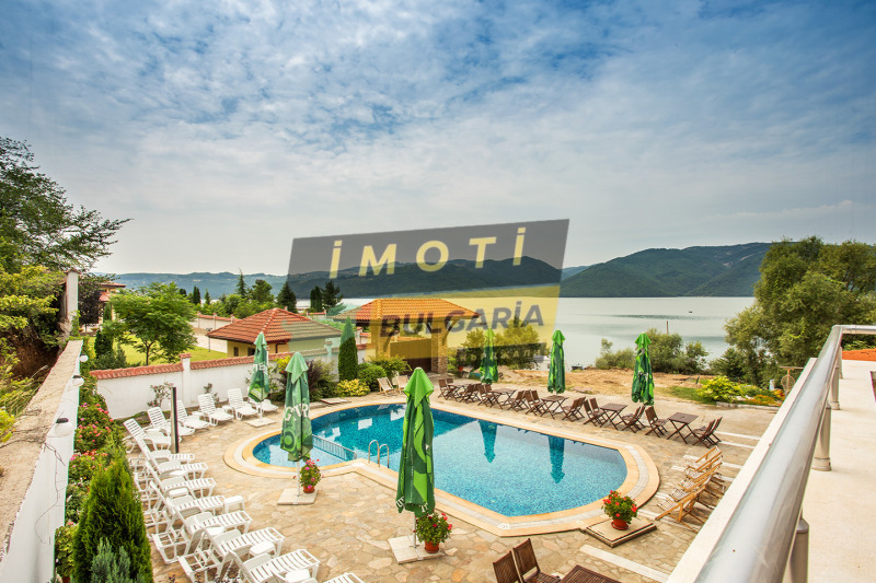 Продава ХОТЕЛ, с. Главатарци, област Кърджали, снимка 4 - Хотели - 53140471