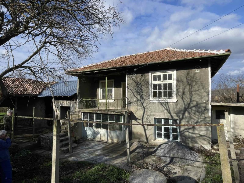 Продава КЪЩА, с. Желъд, област Шумен