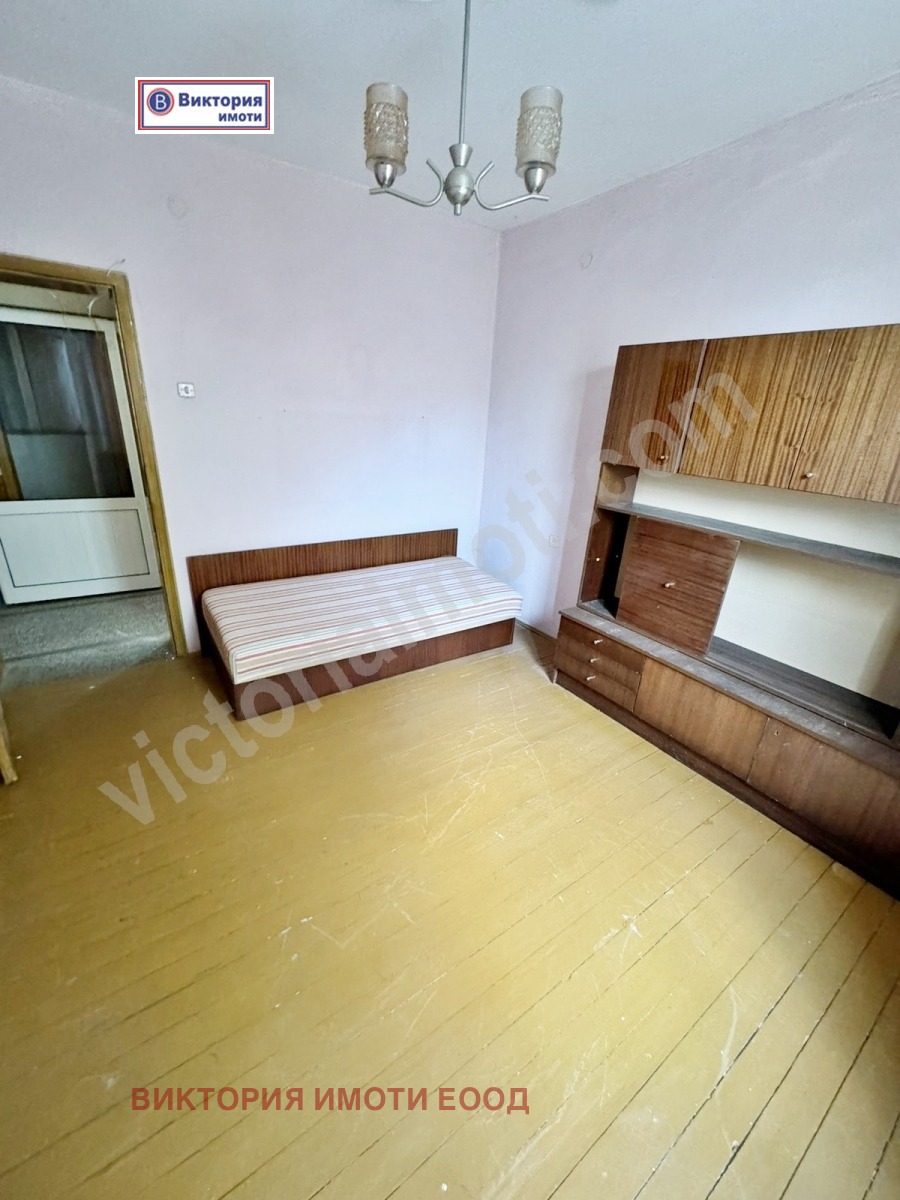 Продава КЪЩА, гр. Дебелец, област Велико Търново, снимка 2 - Къщи - 47061341