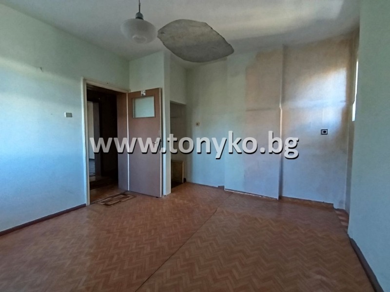 Продава ЕТАЖ ОТ КЪЩА, гр. Пловдив, Гагарин, снимка 4 - Етаж от къща - 52387755