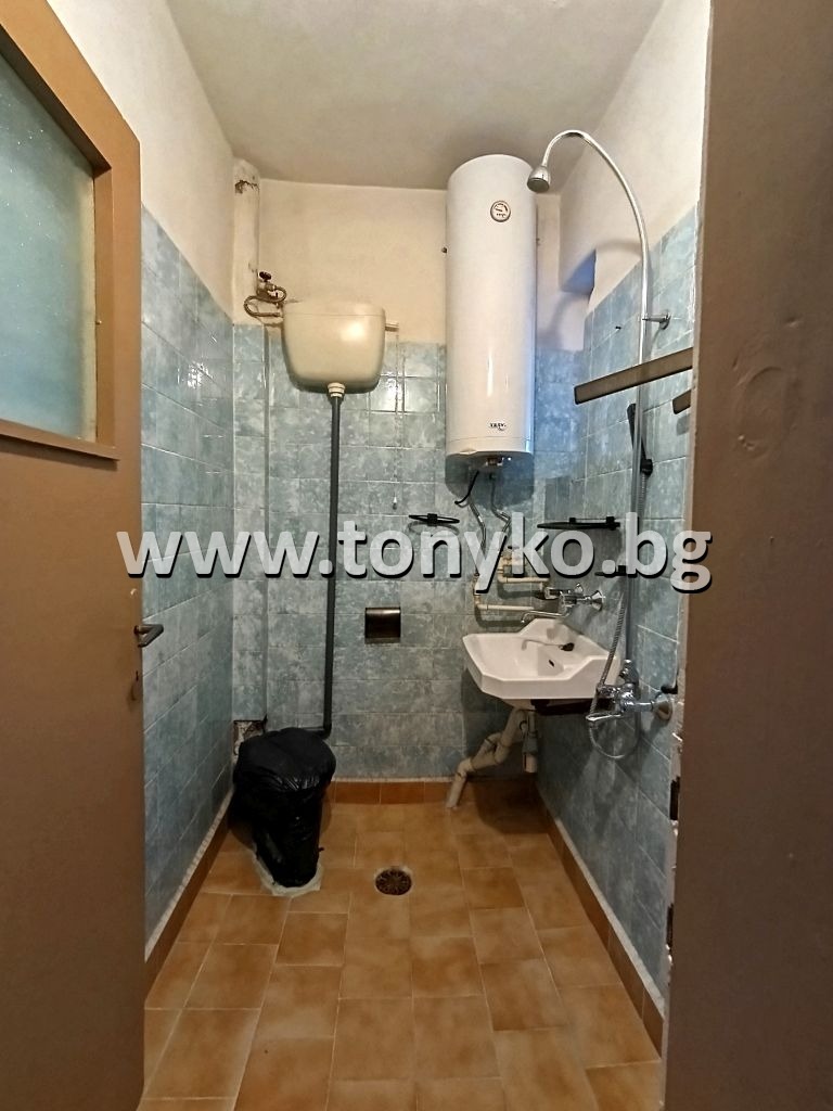 Продава ЕТАЖ ОТ КЪЩА, гр. Пловдив, Гагарин, снимка 8 - Етаж от къща - 52387755