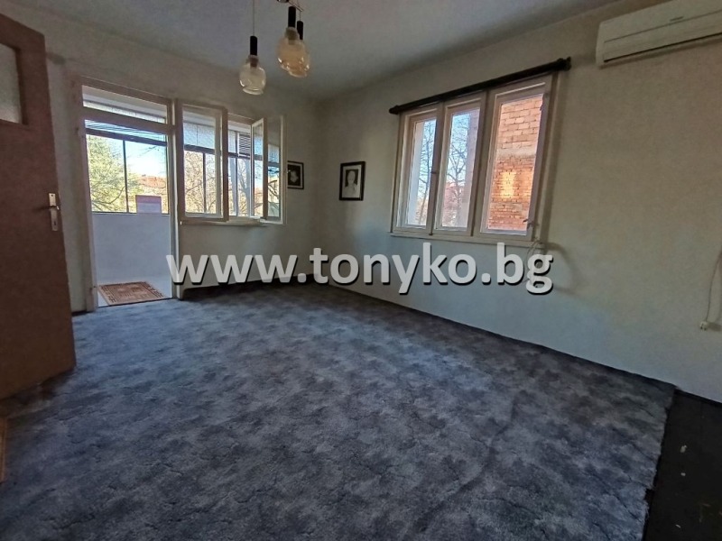 Продава ЕТАЖ ОТ КЪЩА, гр. Пловдив, Гагарин, снимка 2 - Етаж от къща - 52387755