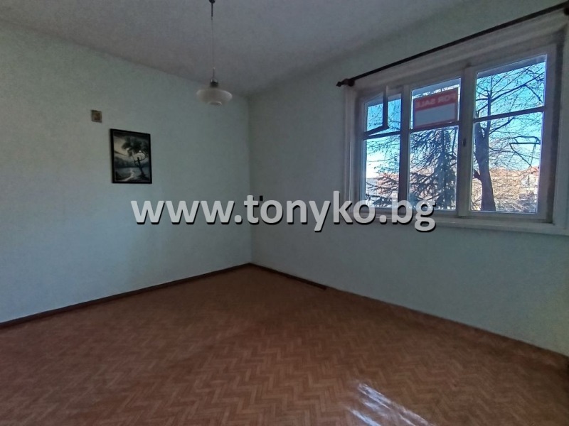 Продава ЕТАЖ ОТ КЪЩА, гр. Пловдив, Гагарин, снимка 3 - Етаж от къща - 52387755