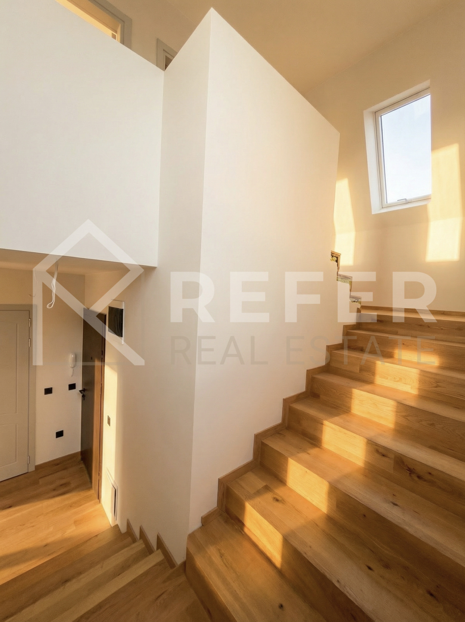 Продава МНОГОСТАЕН, гр. София, Център, снимка 4 - Апартаменти - 54043588