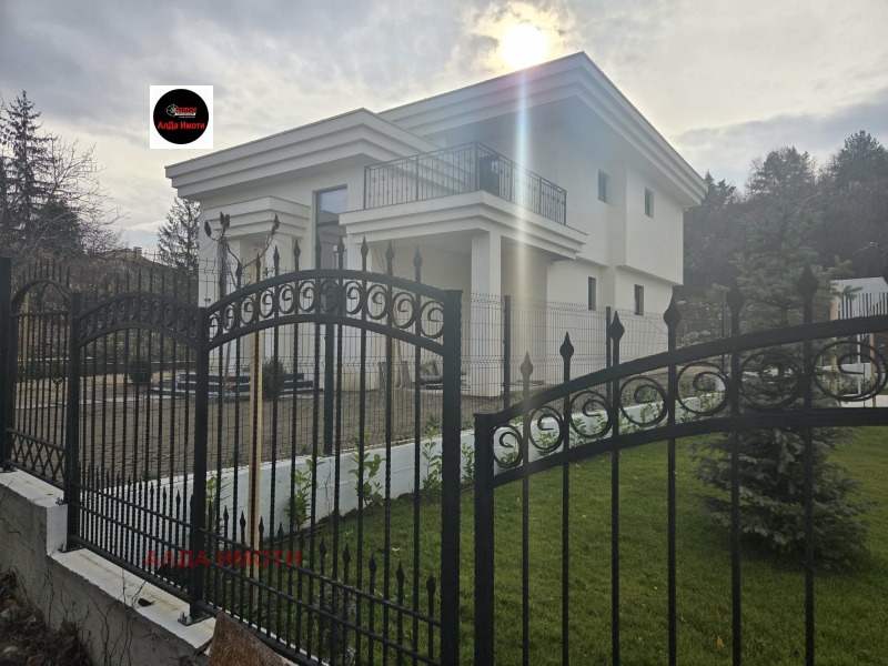 Продава КЪЩА, гр. София, м-т Детски град, снимка 2 - Къщи - 52827853