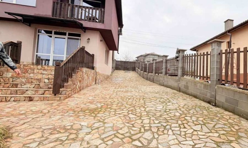 Продава КЪЩА, с. Черни връх, област Бургас, снимка 2 - Къщи - 53469230