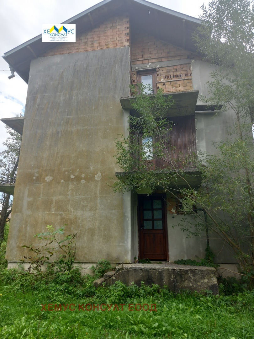 Продава КЪЩА, гр. Априлци, област Ловеч, снимка 2 - Къщи - 46421163