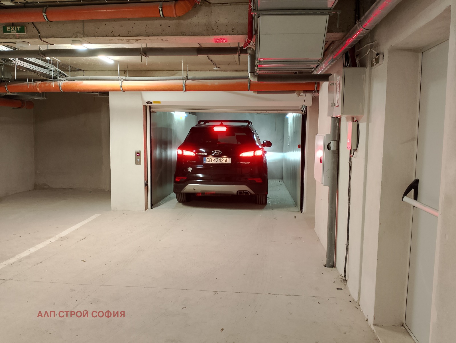 Продава ГАРАЖ, ПАРКОМЯСТО, гр. София, Триъгълника, снимка 7 - Гаражи и паркоместа - 53688644