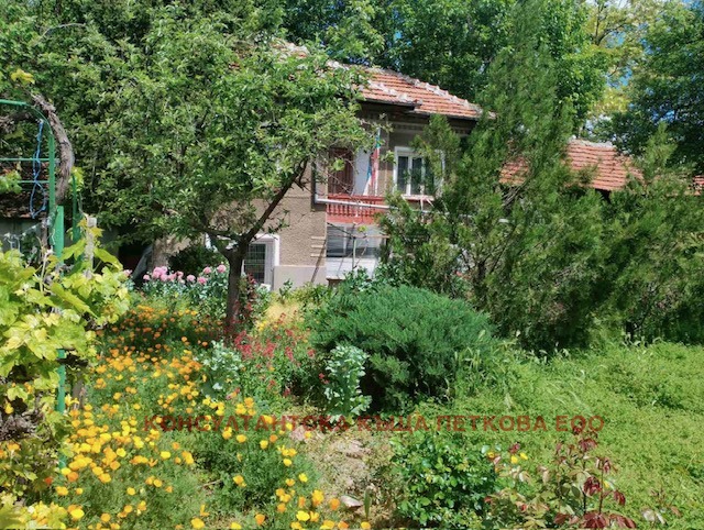 Продава  Къща област Ловеч , с. Слатина , 106 кв.м | 66072592
