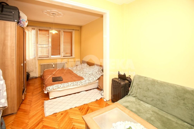 Продава  2-стаен, град София, Център •  225 000 EUR • ID 43942709 — holmes.bg - [1] 