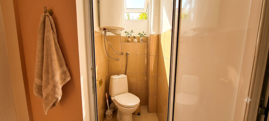 Продава ЕТАЖ ОТ КЪЩА, гр. Варна, Галата, снимка 6 - Етаж от къща - 56210660