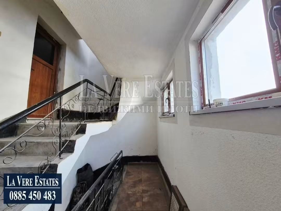 Продава ЕТАЖ ОТ КЪЩА, гр. Русе, Широк център, снимка 14 - Етаж от къща - 54939045
