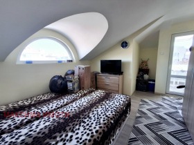 2 sovrum Vazrajdane, Burgas 9