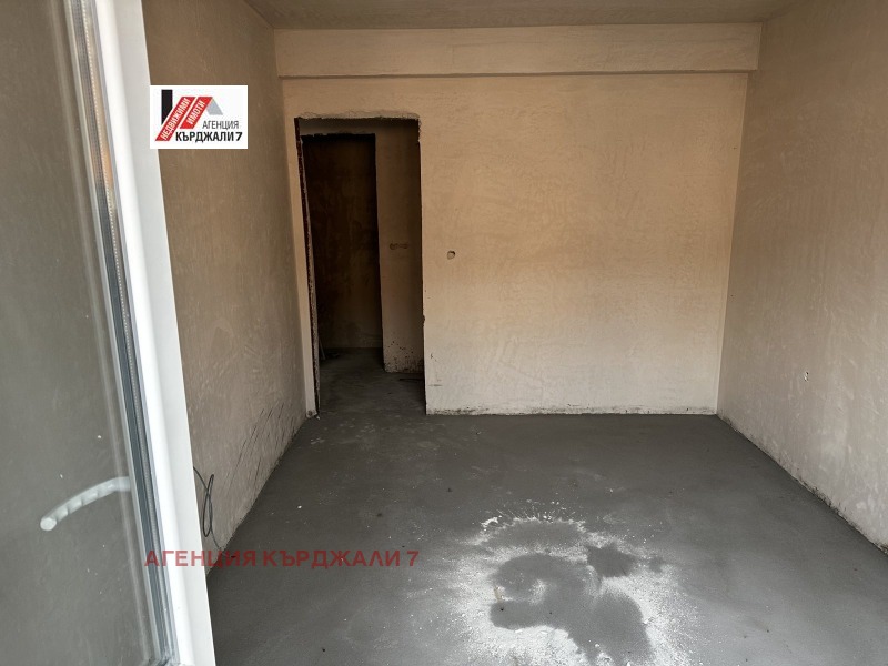 Продава 3-СТАЕН, гр. Кърджали, Възрожденци, снимка 2 - Апартаменти - 53414286