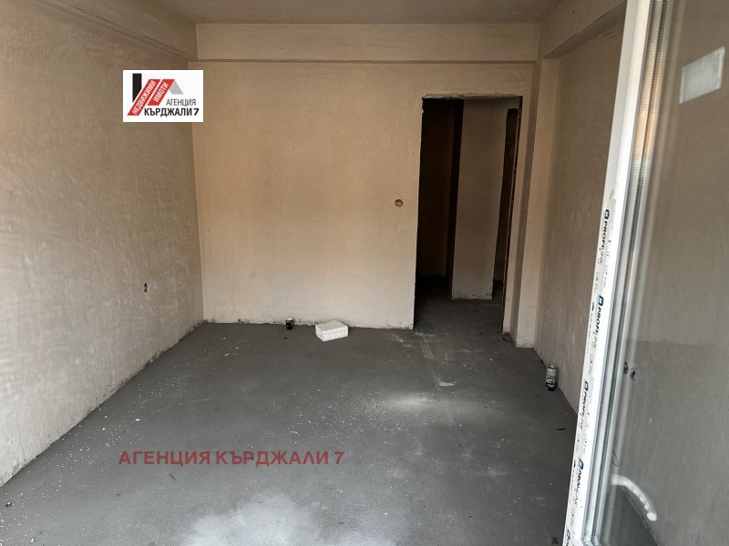 Продава 3-СТАЕН, гр. Кърджали, Възрожденци