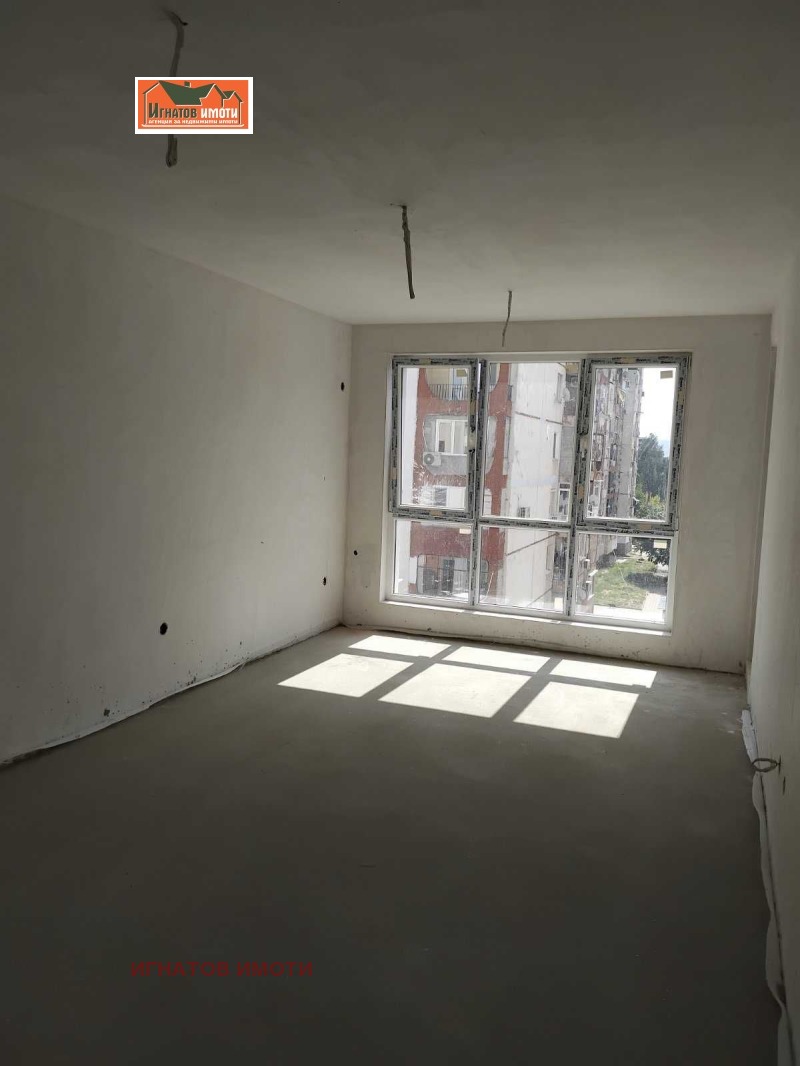 Продава  2-стаен град Пазарджик , Устрем , 61 кв.м | 48449213 - изображение [2]