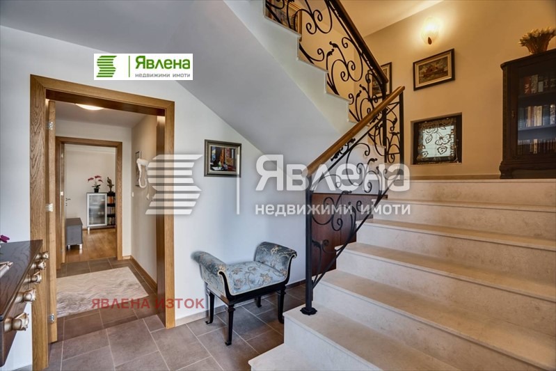 Продава КЪЩА, гр. Правец, област София област, снимка 2 - Къщи - 52298540