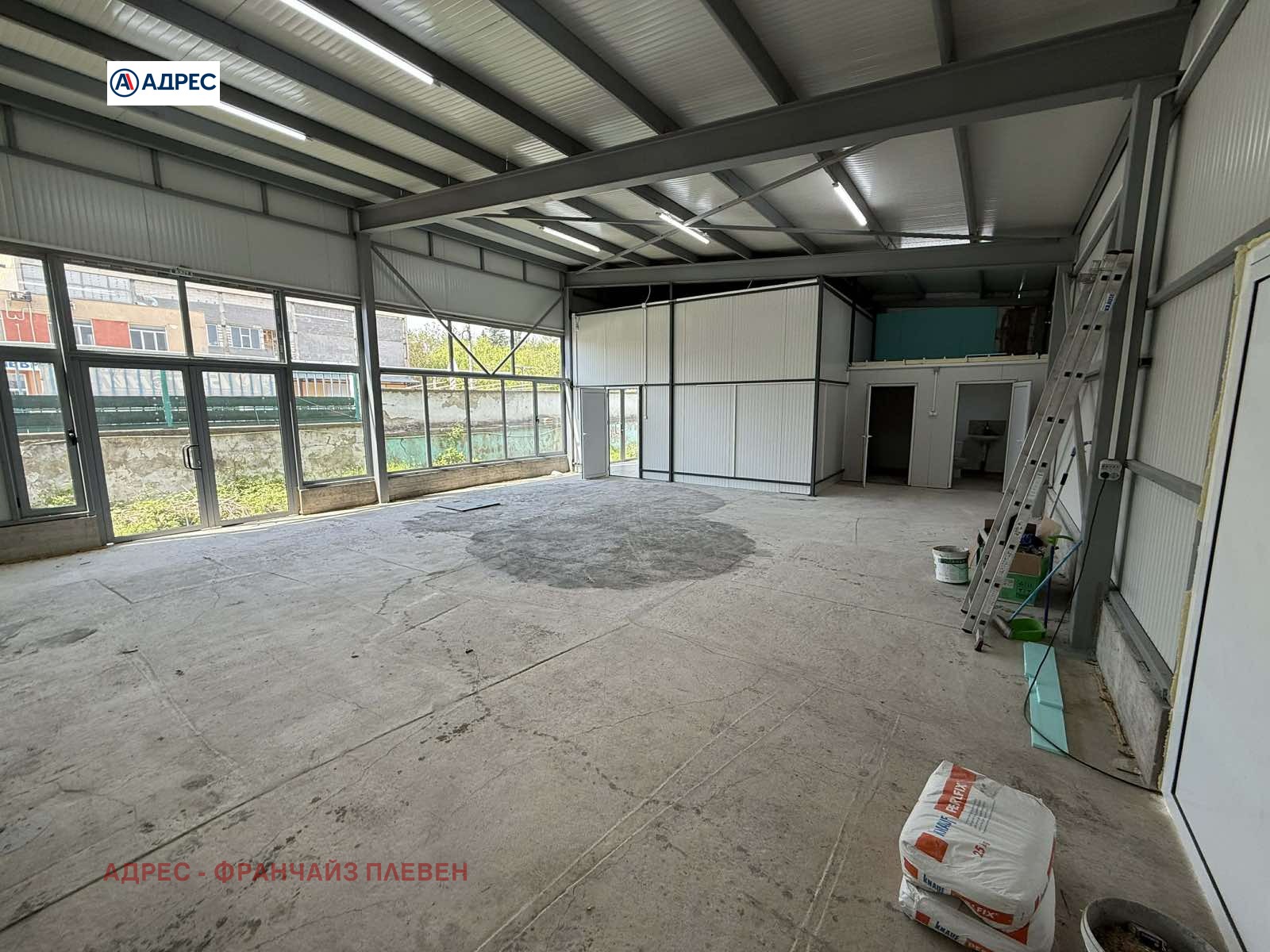 Дава под наем МАГАЗИН, гр. Плевен, Широк център