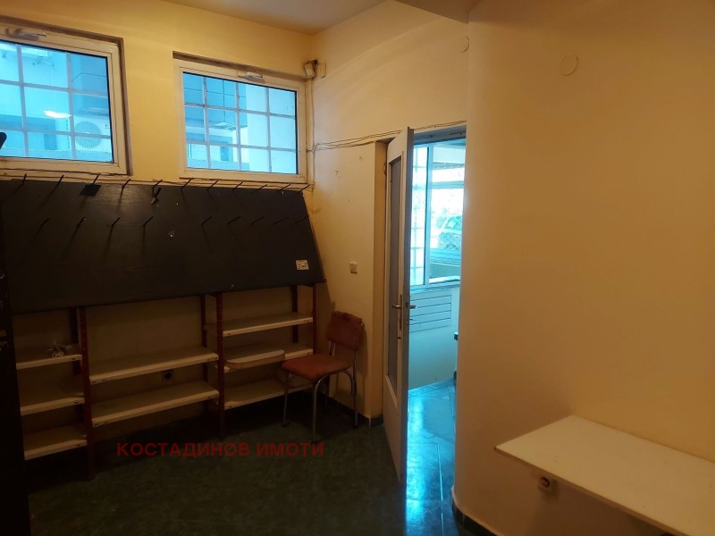 Дава под наем МАГАЗИН, гр. Пловдив, Център, снимка 6 - Магазини - 53116538