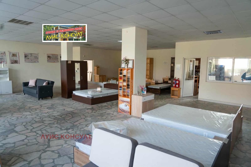 Издаје се  Схоп Монтана , Широк центар , 300 м2 | 52394857 - слика [4]