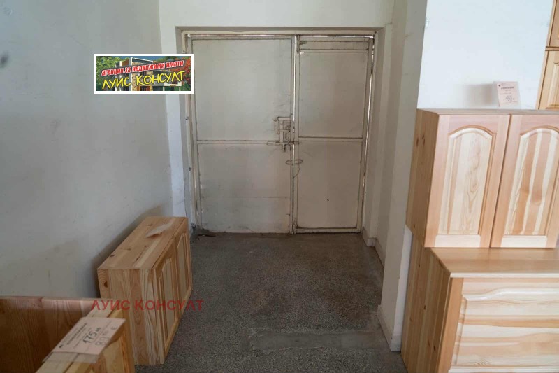 Издаје се  Схоп Монтана , Широк центар , 300 м2 | 52394857 - слика [12]